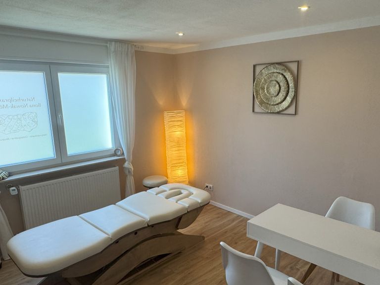 Behandlungsliege Praxis für Osteopathie, Physiotherapie und Akupunktur